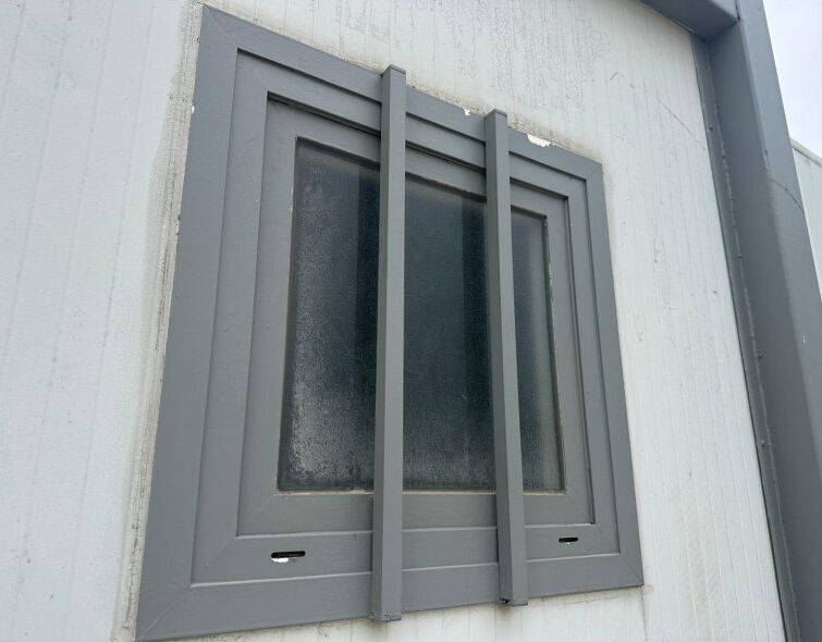 - BARAQUE DE CHANTIER